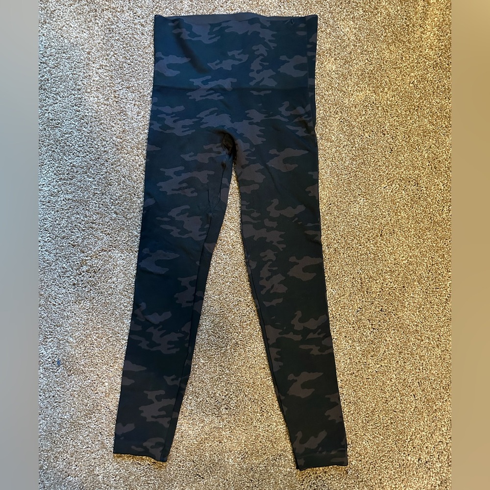 SPANX camo leggings size medium